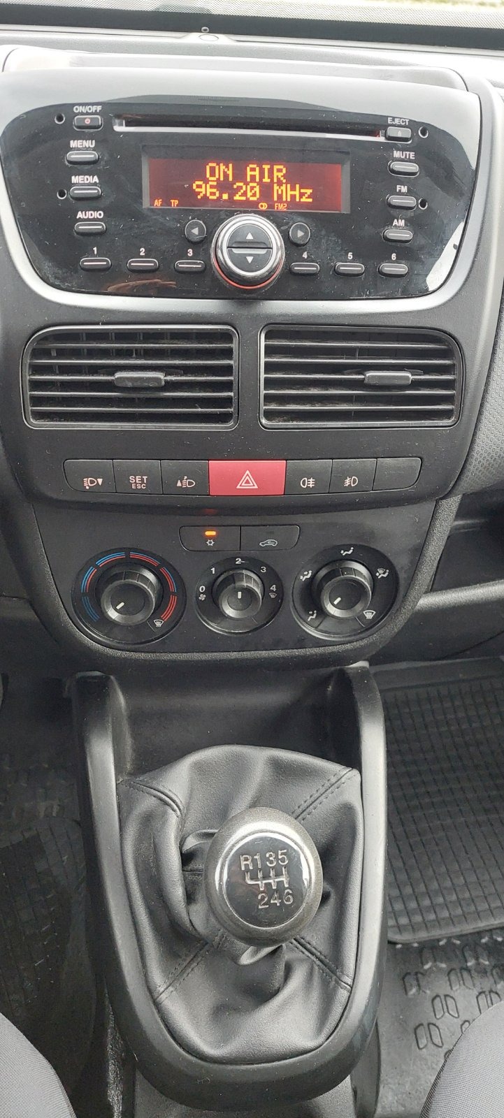 Fiat Doblo 1.4 бензин/метан клима, снимка 11 - Автомобили и джипове - 44860690