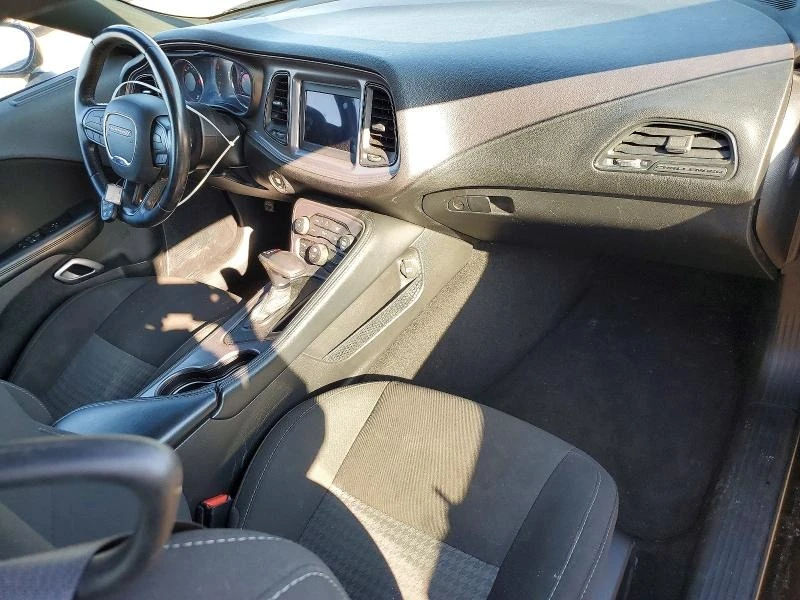 Dodge Challenger, снимка 8 - Автомобили и джипове - 54657433