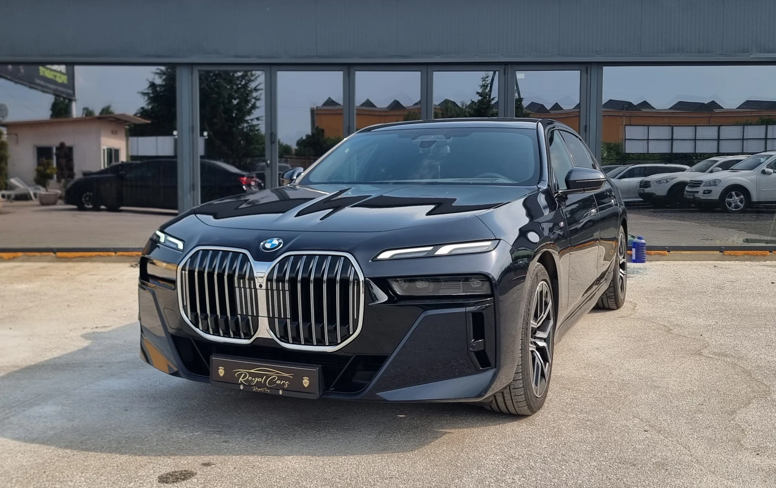 BMW 740 * INDIVIDUAL* Xdrive* Mpack* Head up* Distr* B&W* , снимка 1