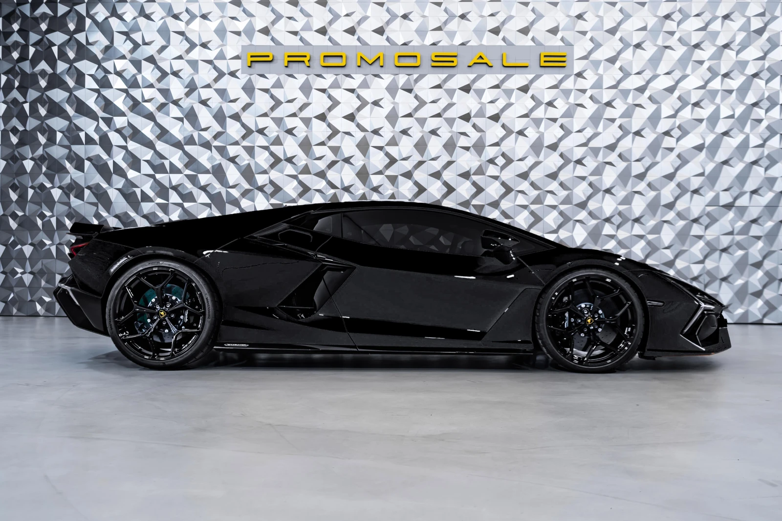 Lamborghini Revuelto Nero gloss - изображение 6