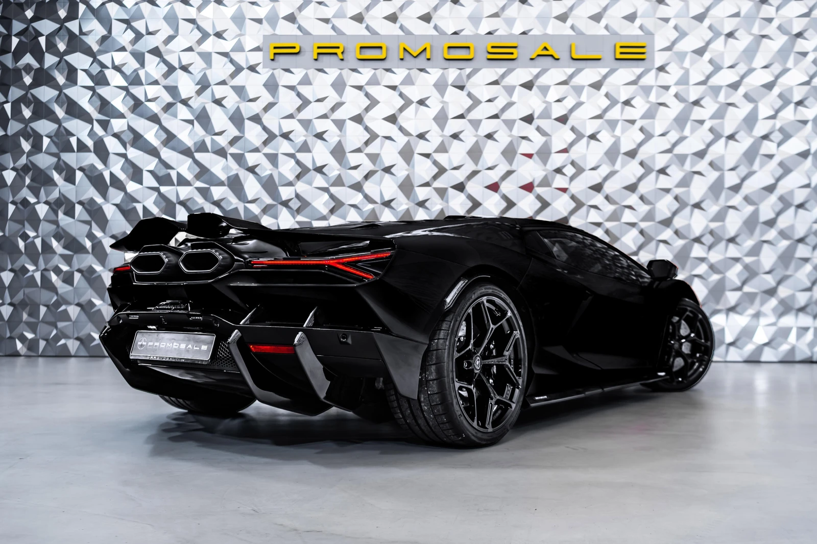 Lamborghini Revuelto Nero gloss - изображение 4