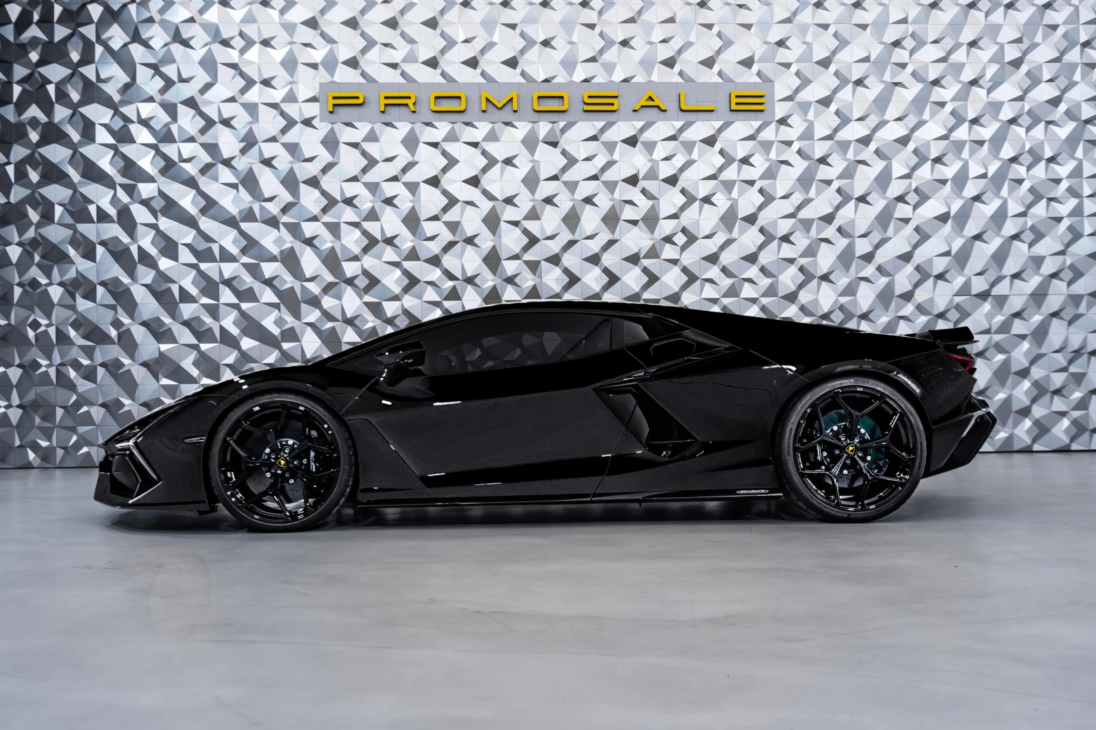 Lamborghini Revuelto Nero gloss - изображение 3