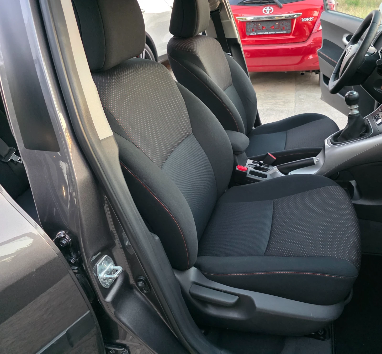 Toyota Auris 1.4 D4D Navi FaceLift - изображение 8