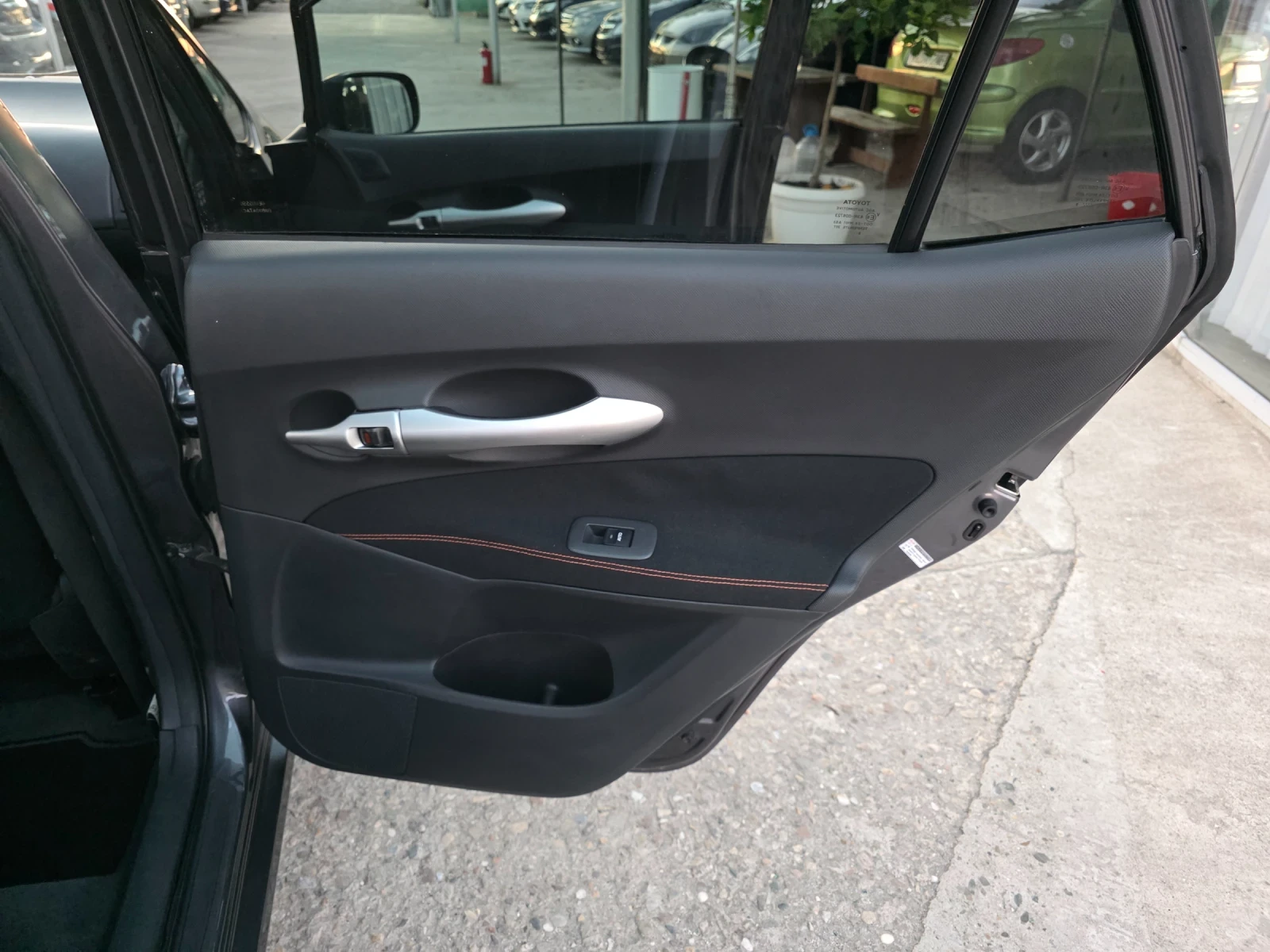 Toyota Auris 1.4 D4D Navi FaceLift - изображение 10