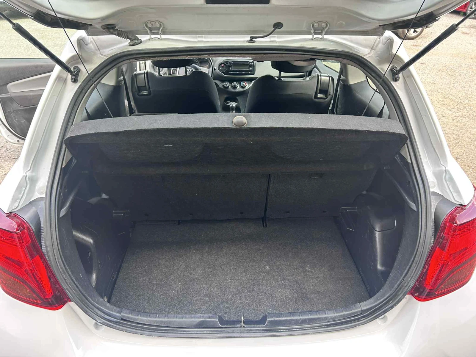 Toyota Yaris  - изображение 6