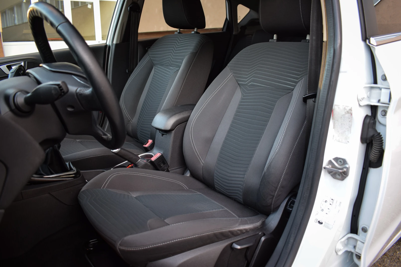 Ford Fiesta 1.6TDCI 95k.c. TITANIUM, снимка 8 - Автомобили и джипове - 53840300