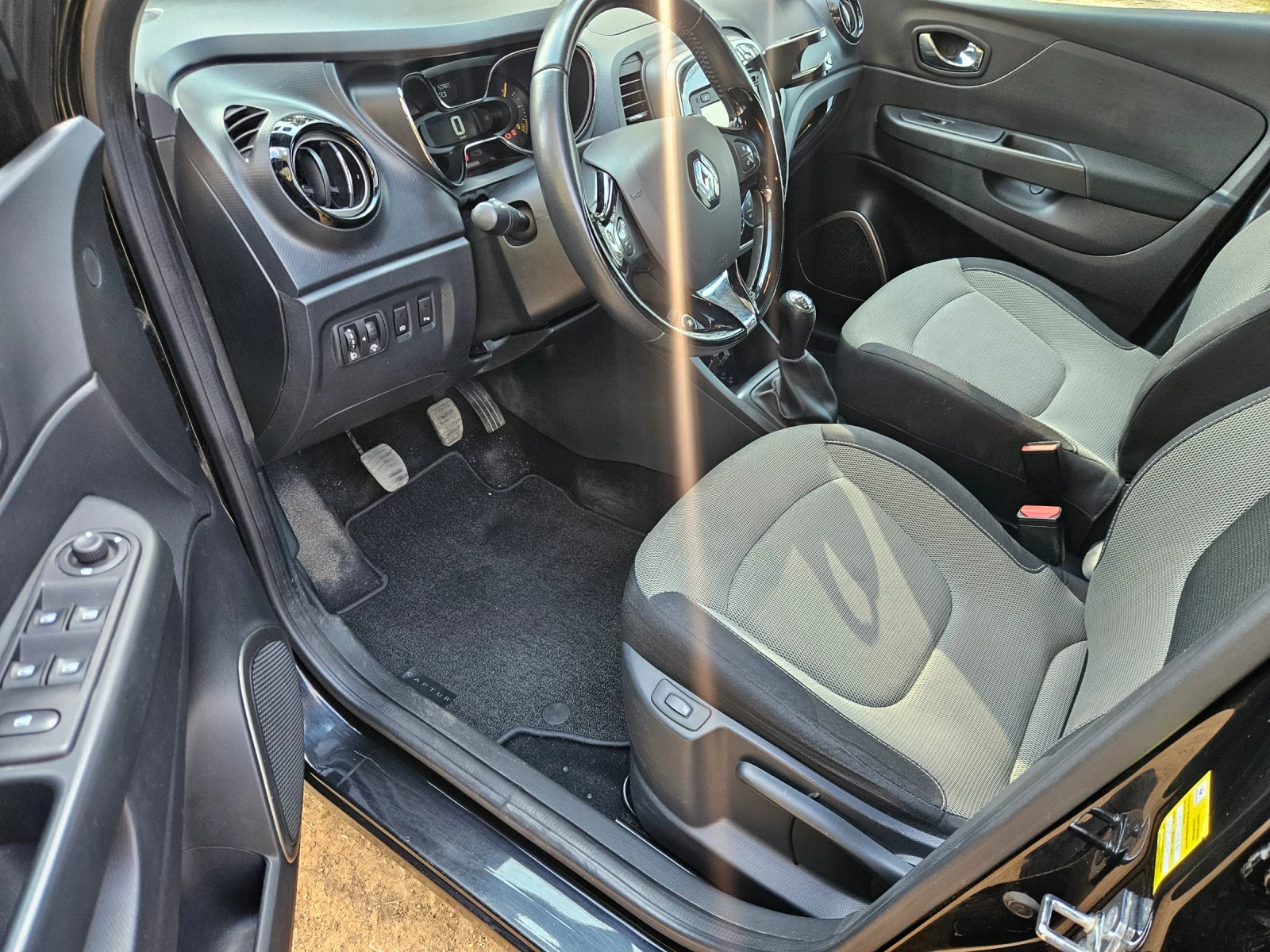 Renault Captur 1.5DCI Navi , снимка 12 - Автомобили и джипове - 53847167