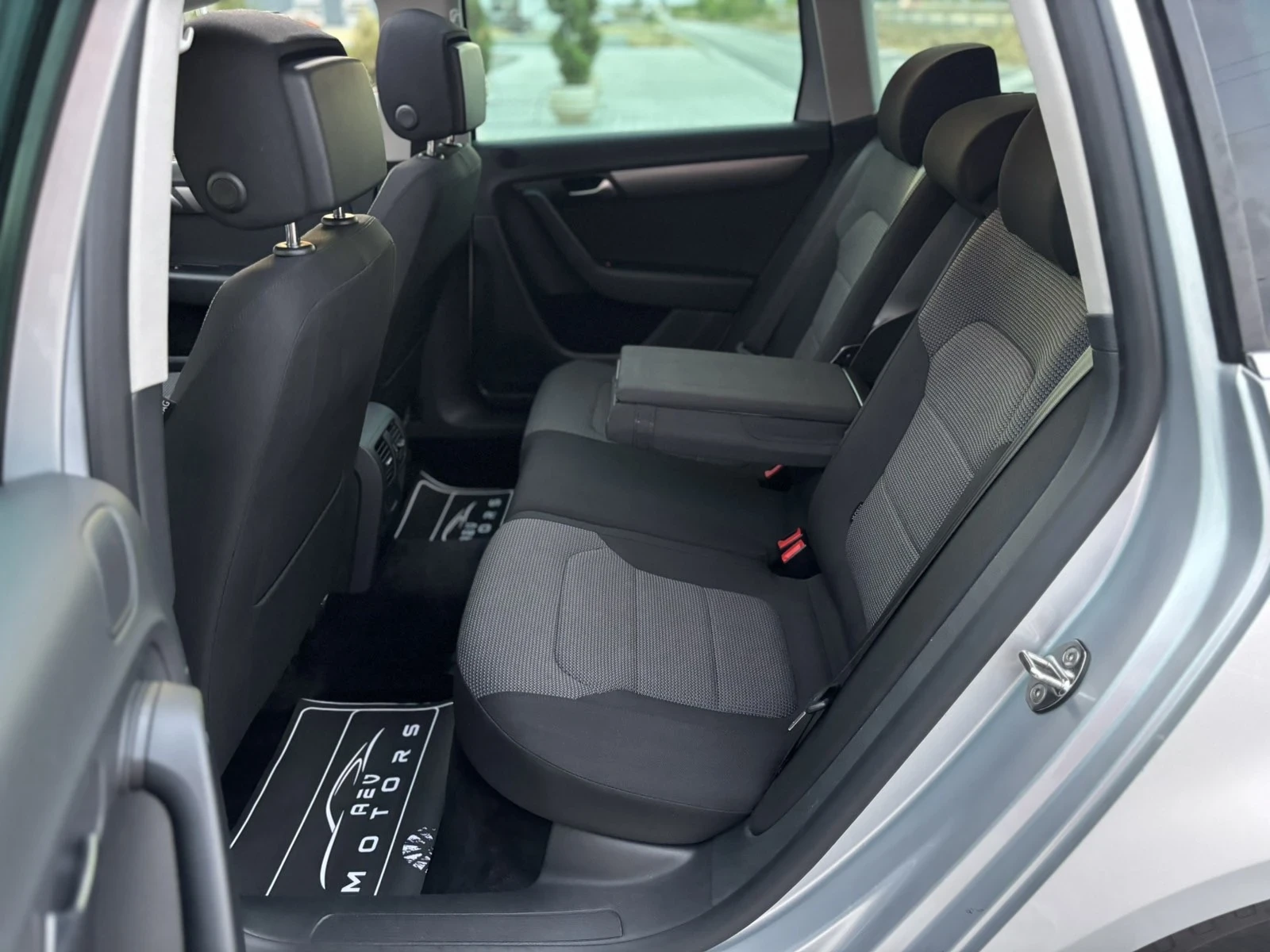 VW Passat 2.0TDi/170кс/HiGHLiNE/Панорама/Лед/Нави/Ксенон, снимка 11 - Автомобили и джипове - 55692001