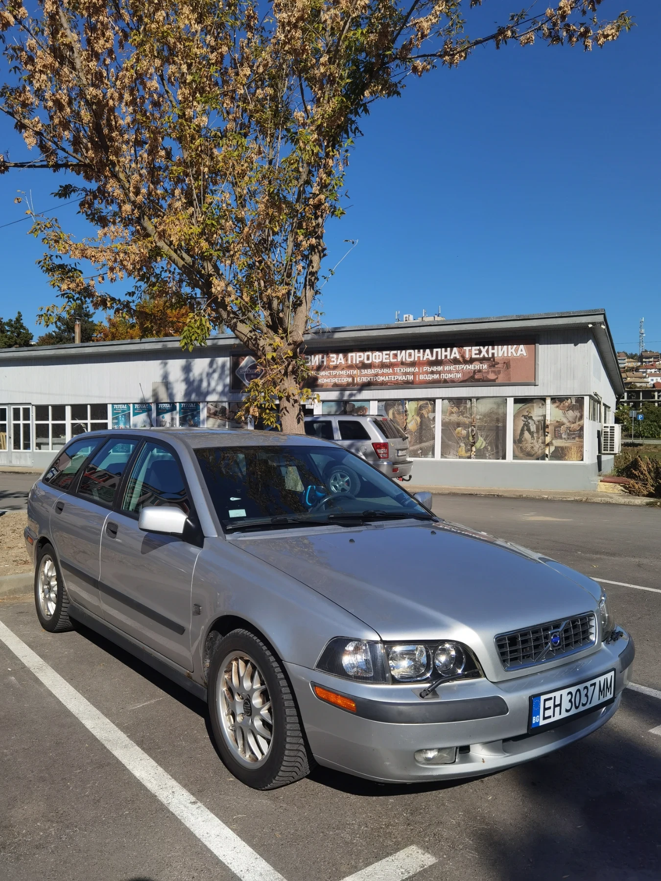 Volvo V40, снимка 2 - Автомобили и джипове - 56356263