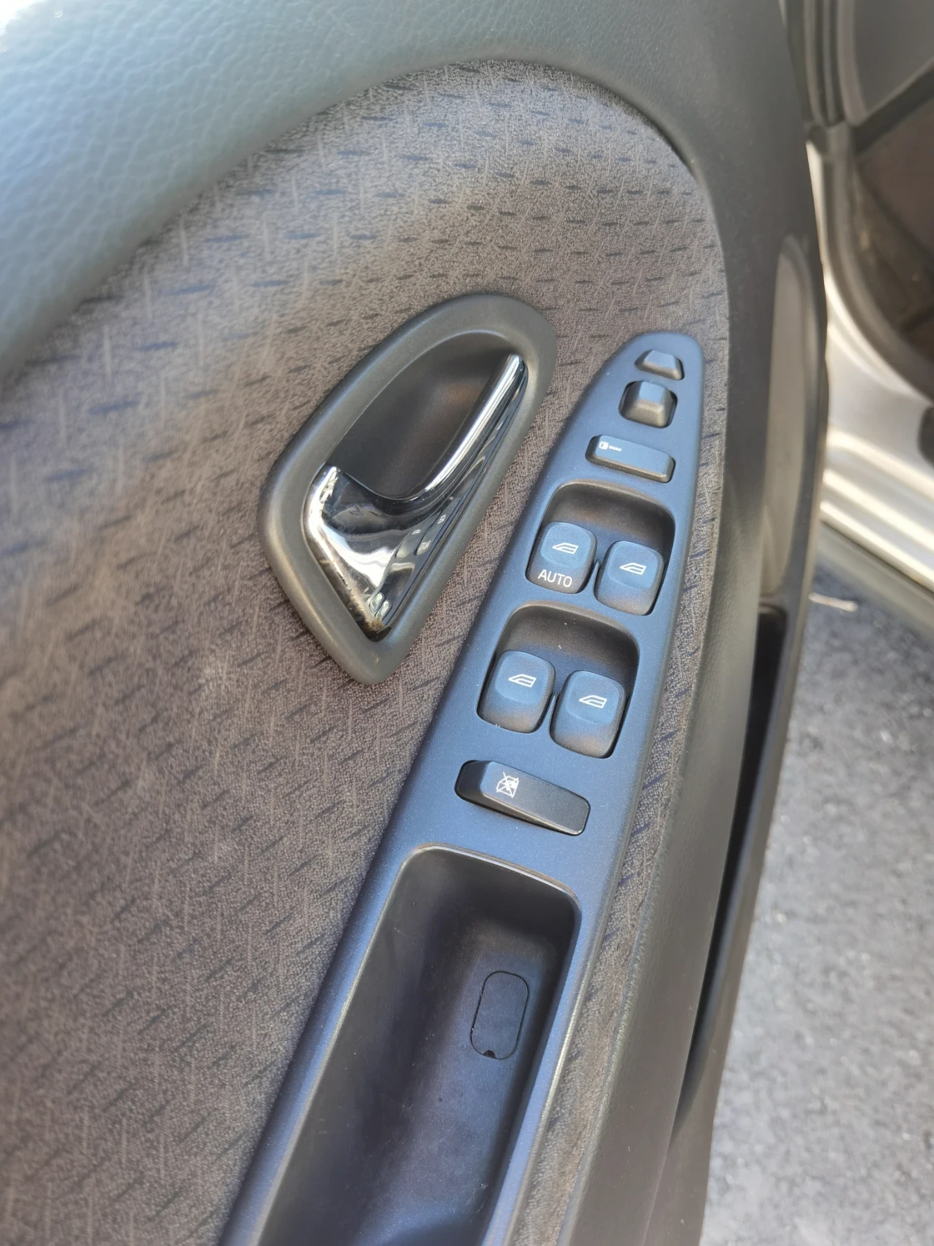 Volvo V40, снимка 10 - Автомобили и джипове - 56356263