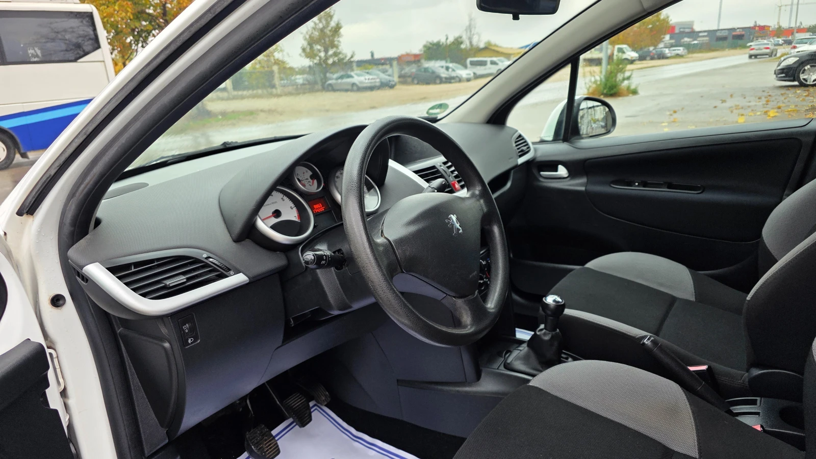 Peugeot 207 КАТО НОВА, снимка 6 - Автомобили и джипове - 56742724