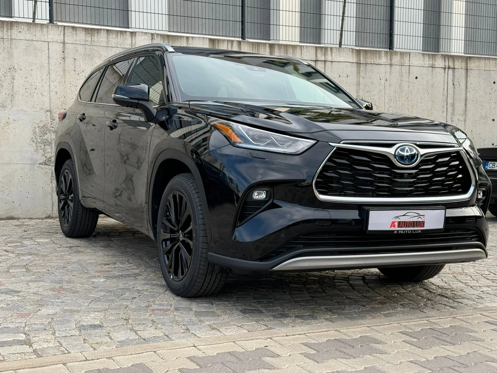 Toyota Highlander 2, 5-Hybrid/4x4/Luxury/Pano/6+ 1, снимка 1