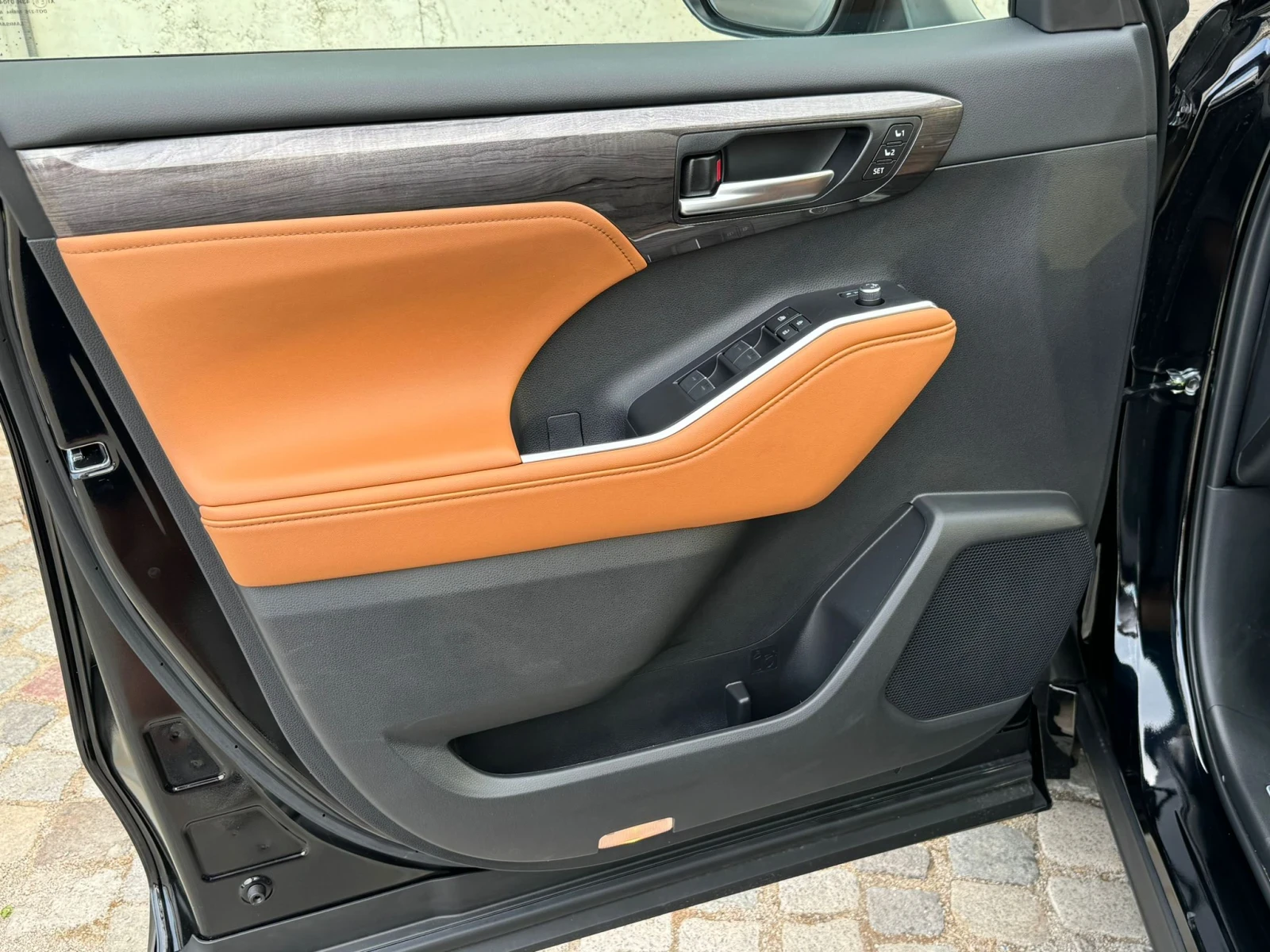 Toyota Highlander 2, 5-Hybrid/4x4/Luxury/Pano/6+ 1 | Mobile.bg   16