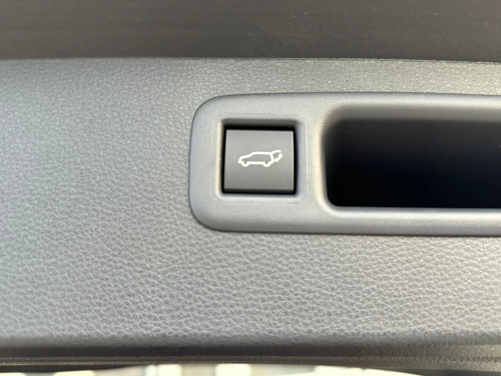 Toyota Highlander 2, 5-Hybrid/4x4/Luxury/Pano/6+ 1 | Mobile.bg   13