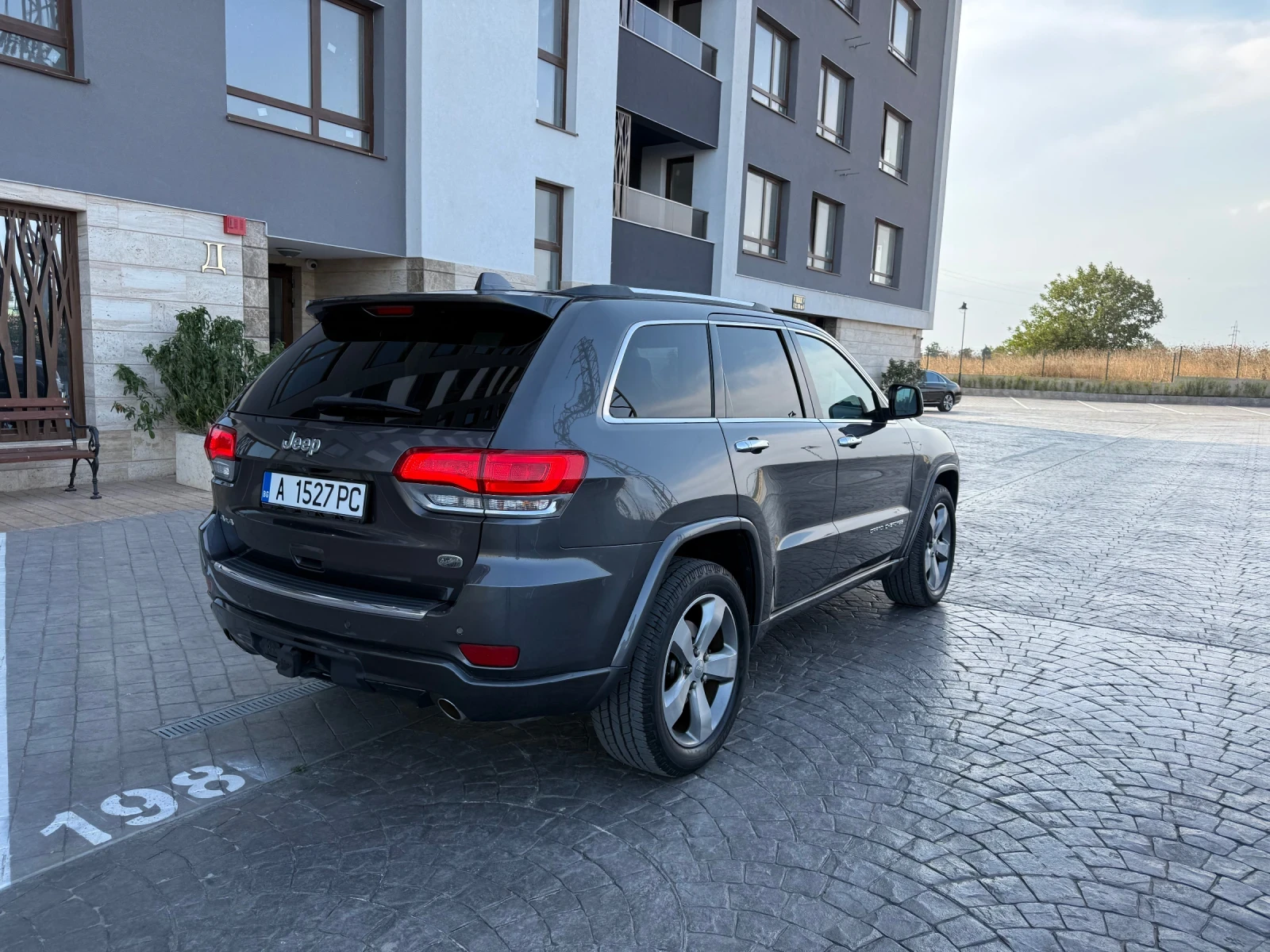 Jeep Grand cherokee Overland 5.7 8ZF 4x4 - изображение 7