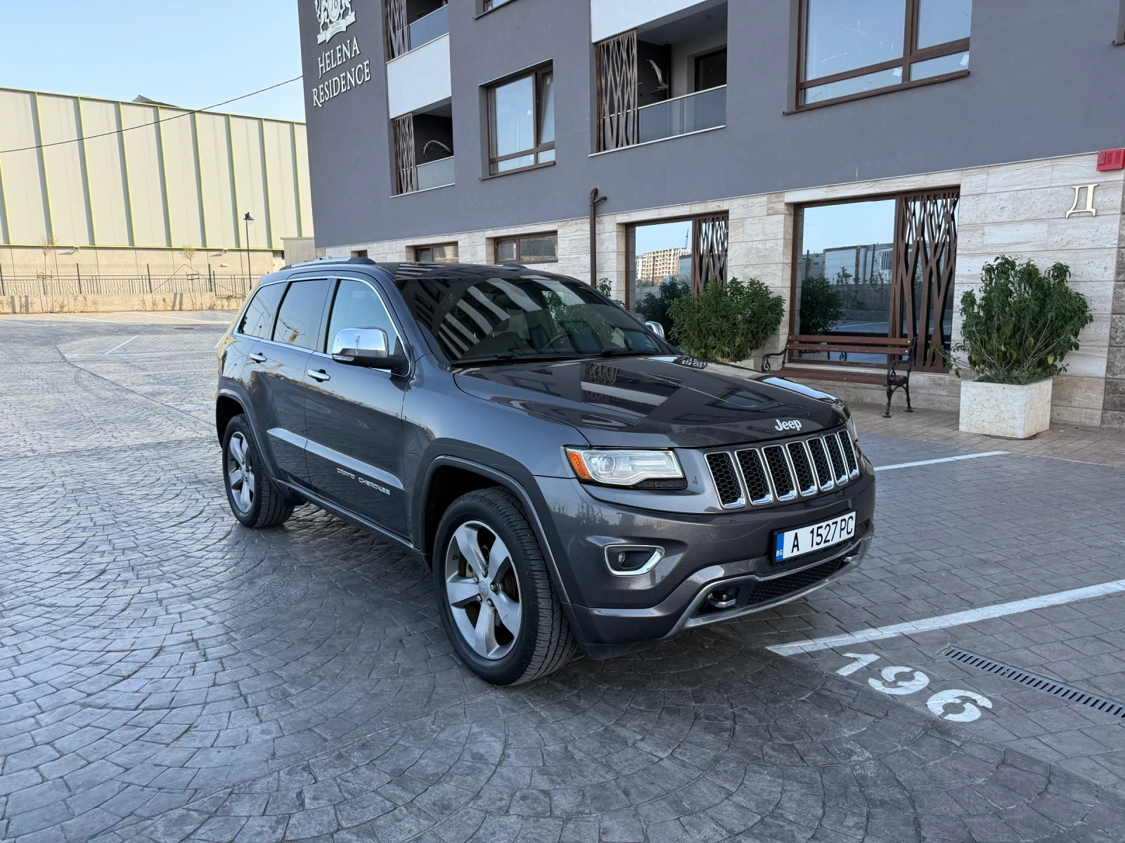 Jeep Grand cherokee Overland 5.7 8ZF 4x4 - изображение 9