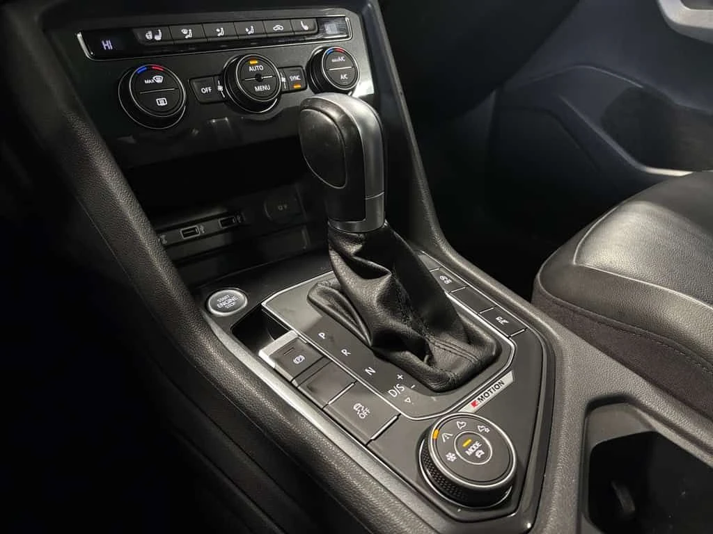 VW Tiguan * Highline| 4MOTION| NAV| FENDERAUDIO| LEATHER| PA, снимка 17 - Автомобили и джипове - 54068933