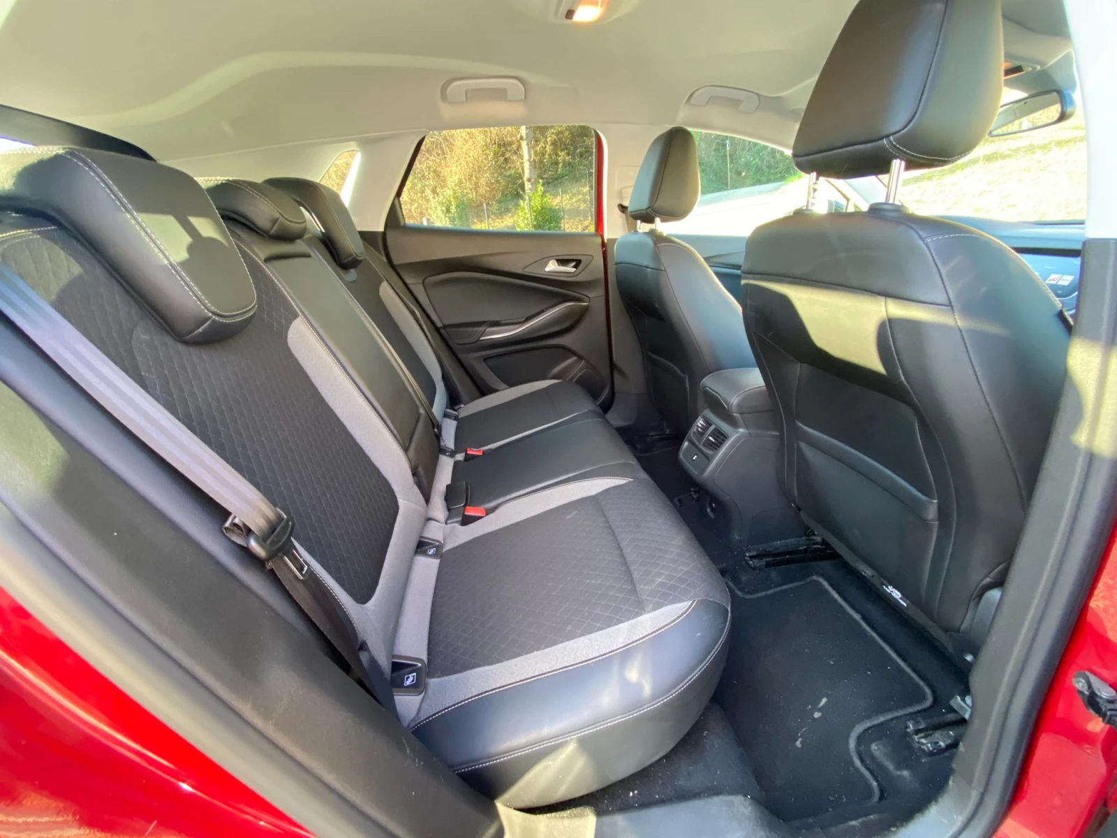 Opel Grandland 1.5 Ultimate, снимка 16 - Автомобили и джипове - 54333849