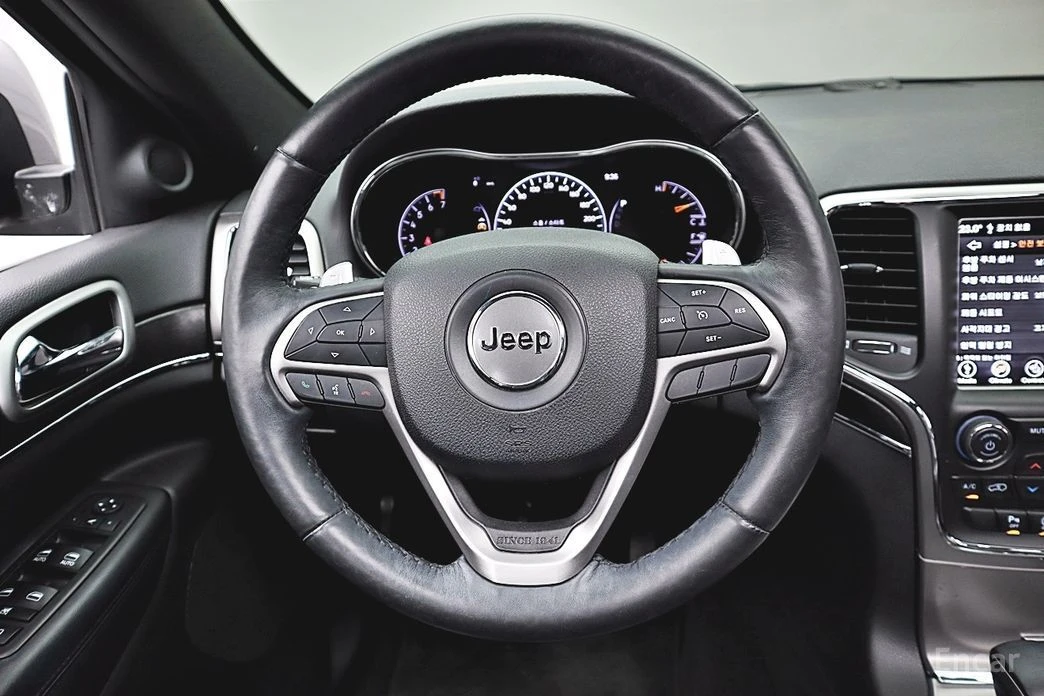 Jeep Grand cherokee, снимка 10 - Автомобили и джипове - 54668357