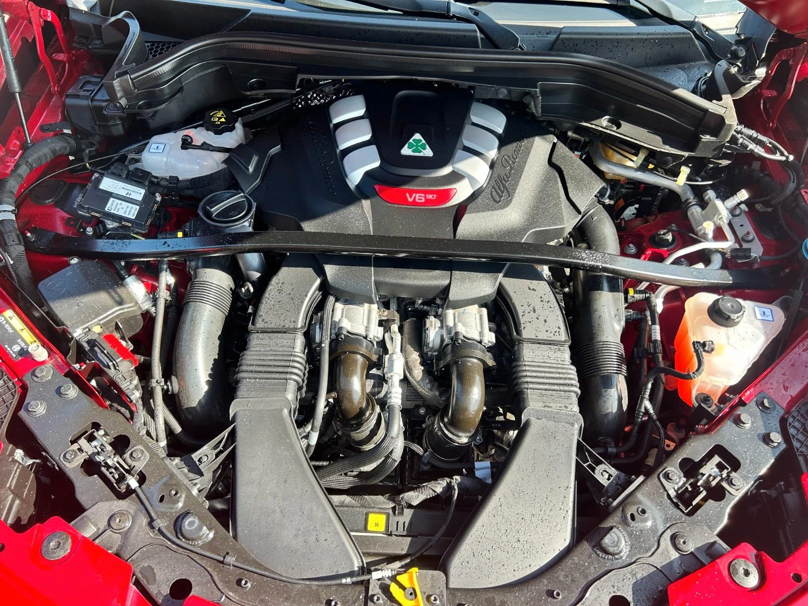 Alfa Romeo Stelvio QUADRIFOGLIO/510HP/CAM/V6/ACC/PANO/AKRAPOVIC/656z, снимка 3 - Автомобили и джипове - 55446308