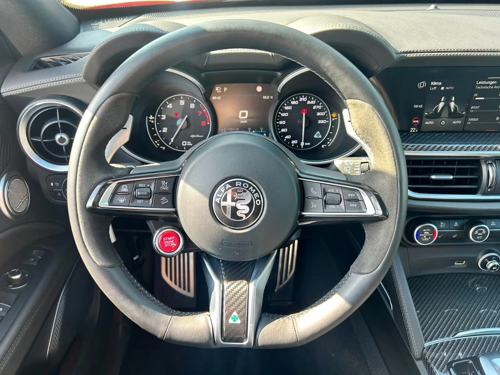 Alfa Romeo Stelvio QUADRIFOGLIO/510HP/CAM/V6/ACC/PANO/AKRAPOVIC/656z, снимка 12 - Автомобили и джипове - 55446308