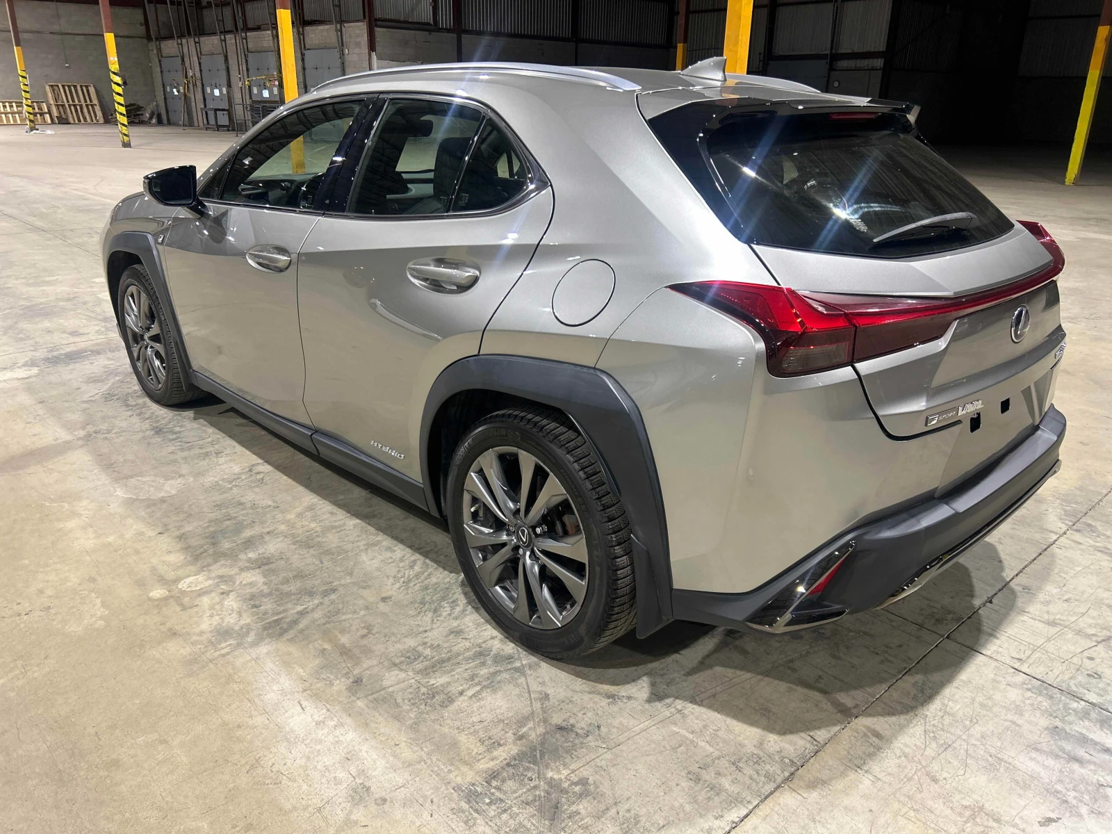 Lexus UX 250h * АВТОКРЕДИТ БЕЗ ПЪРВОНАЧАЛНА ВНОСКА* , снимка 2 - Автомобили и джипове - 55976156