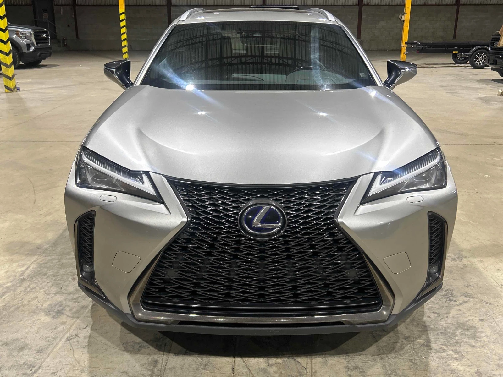 Lexus UX 250h * АВТОКРЕДИТ БЕЗ ПЪРВОНАЧАЛНА ВНОСКА* , снимка 6 - Автомобили и джипове - 55976156