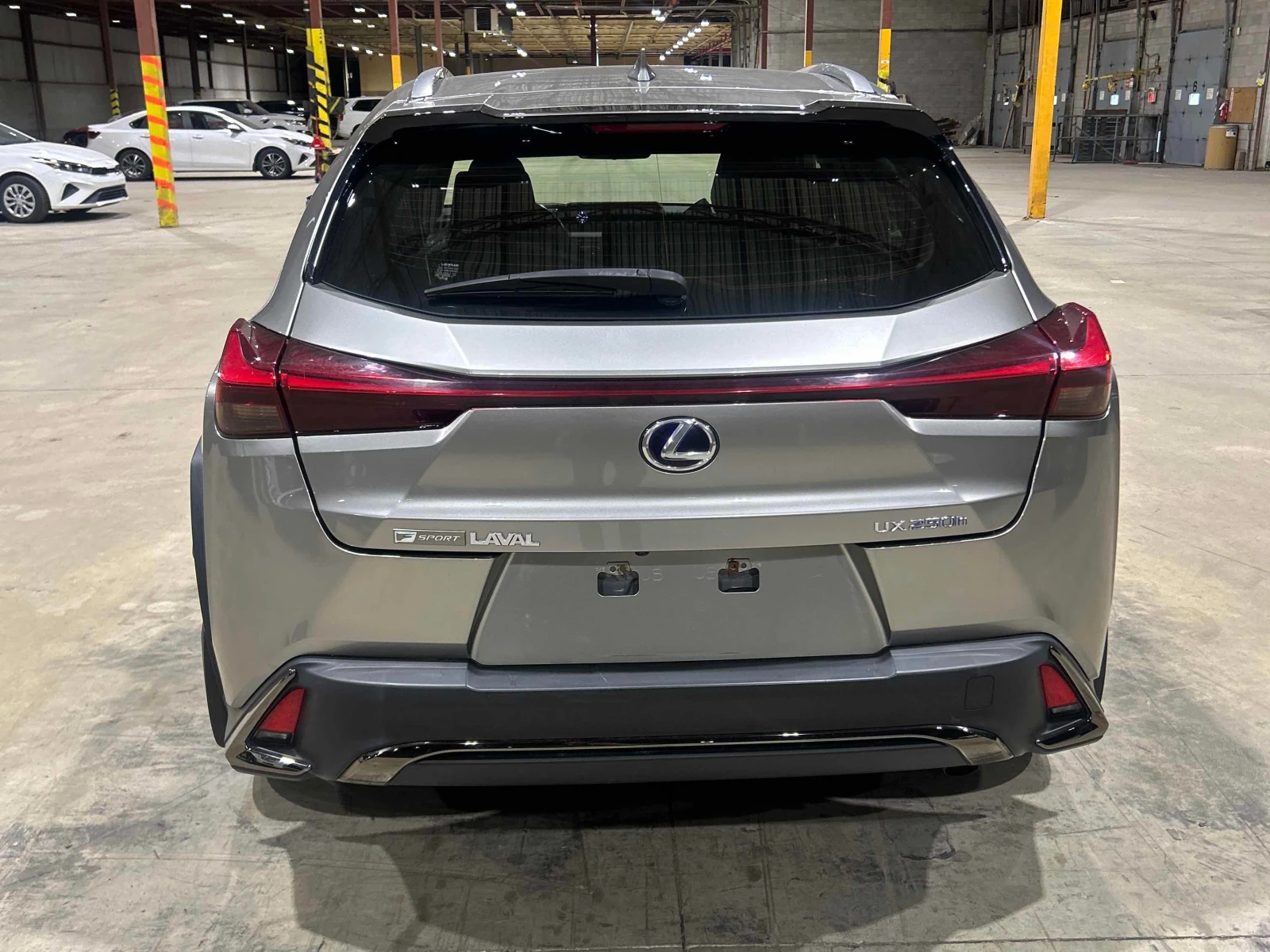 Lexus UX 250h * АВТОКРЕДИТ БЕЗ ПЪРВОНАЧАЛНА ВНОСКА* , снимка 4 - Автомобили и джипове - 55976156