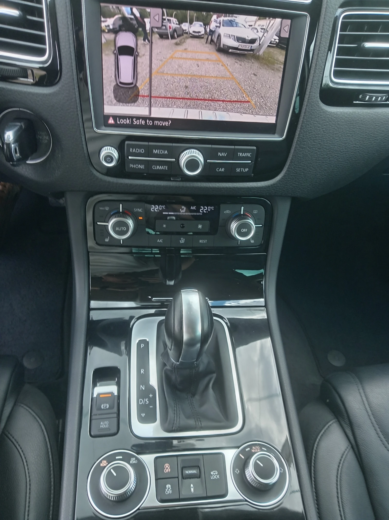 VW Touareg 3.0TDI 4motion, снимка 13 - Автомобили и джипове - 56577543