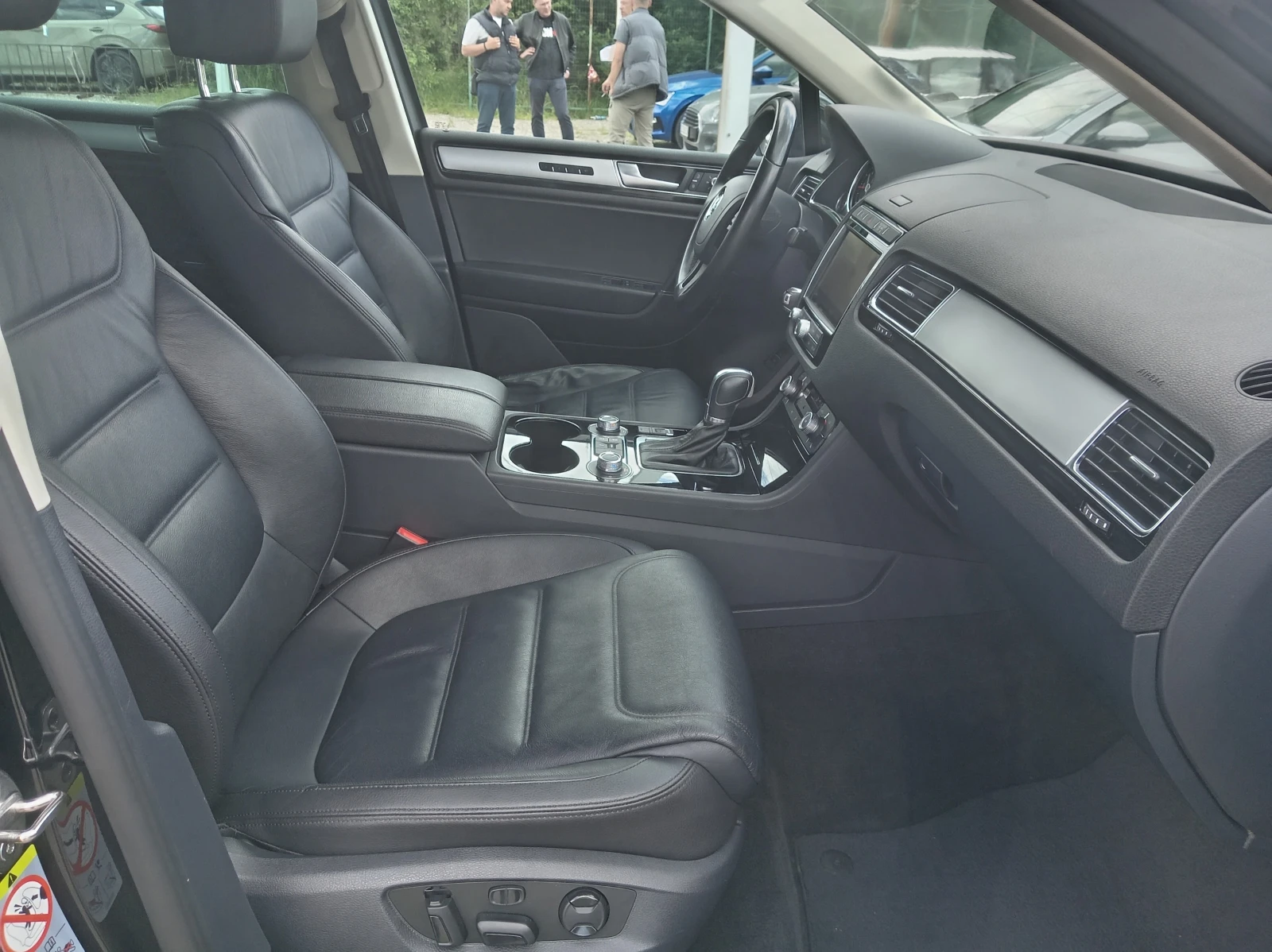 VW Touareg 3.0TDI 4motion, снимка 8 - Автомобили и джипове - 56577543