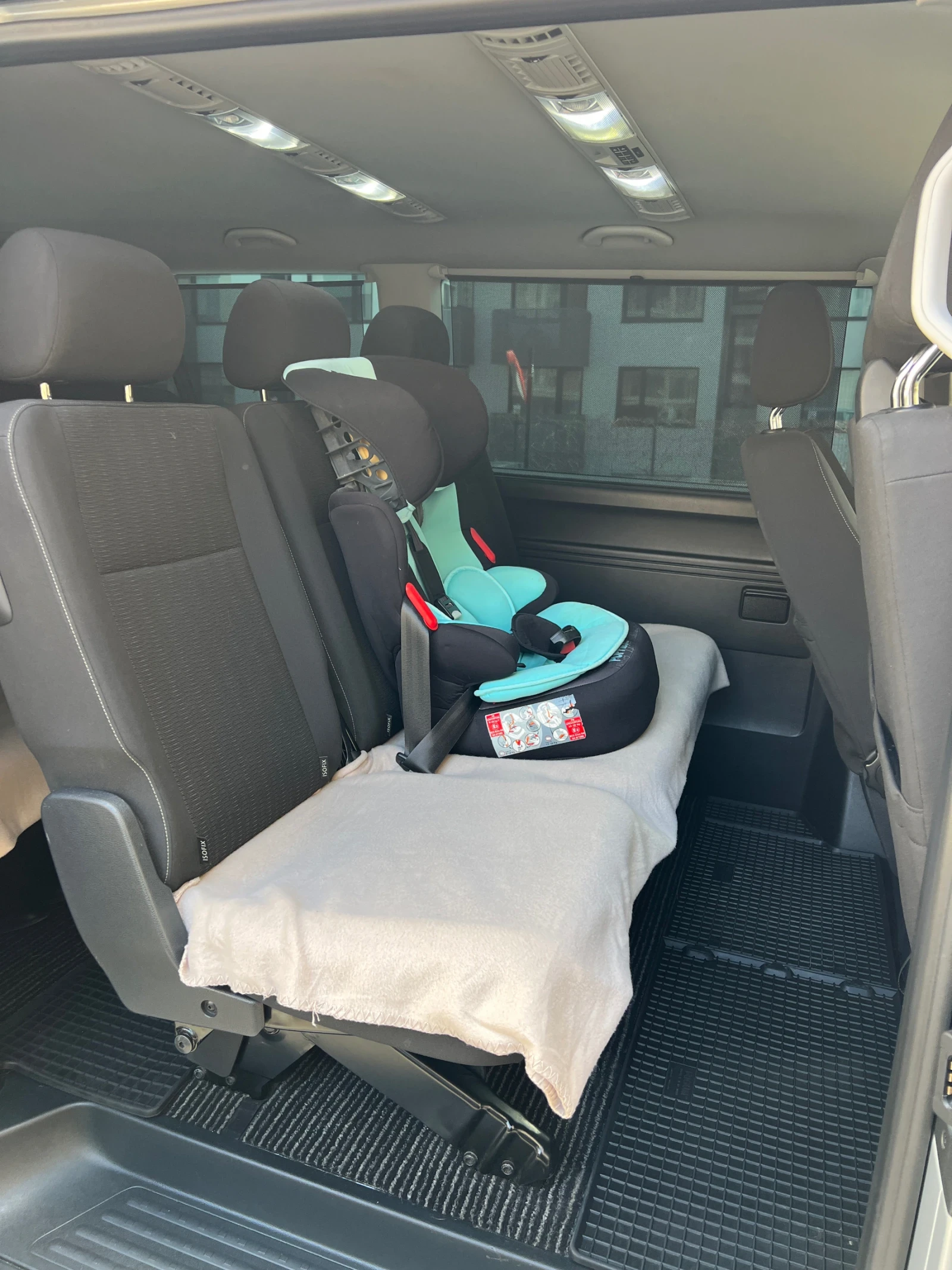 VW Caravelle ComfortLine, снимка 14 - Бусове и автобуси - 51730623