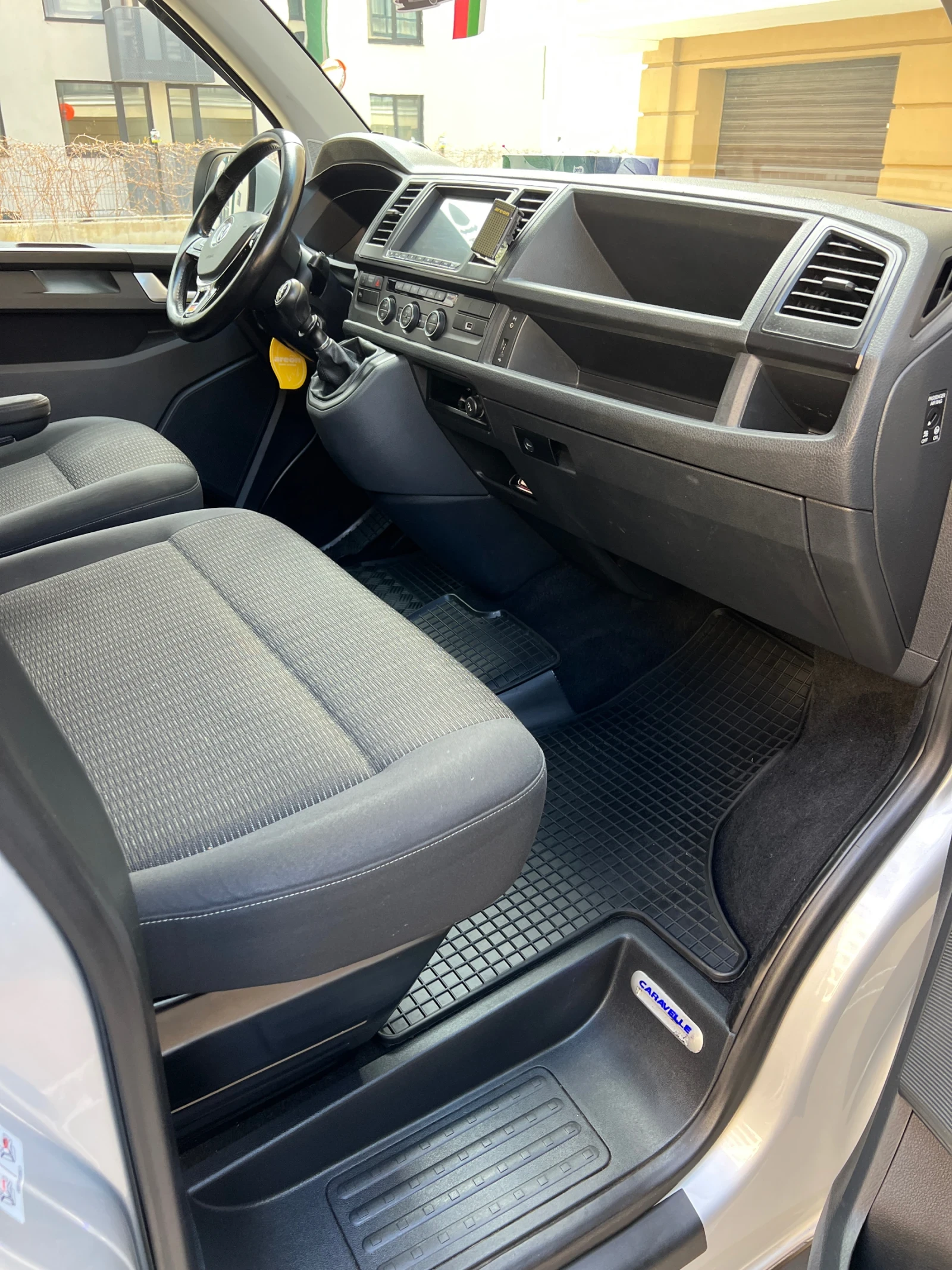 VW Caravelle ComfortLine, снимка 16 - Бусове и автобуси - 51730623