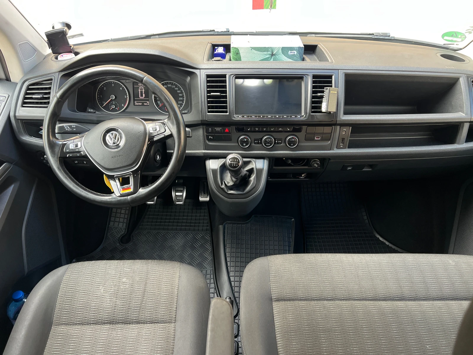 VW Caravelle ComfortLine, снимка 13 - Бусове и автобуси - 51730623