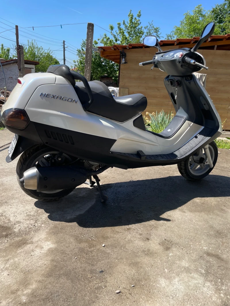 Piaggio Hexagon 125, снимка 4 - Мотоциклети и мототехника - 48446023