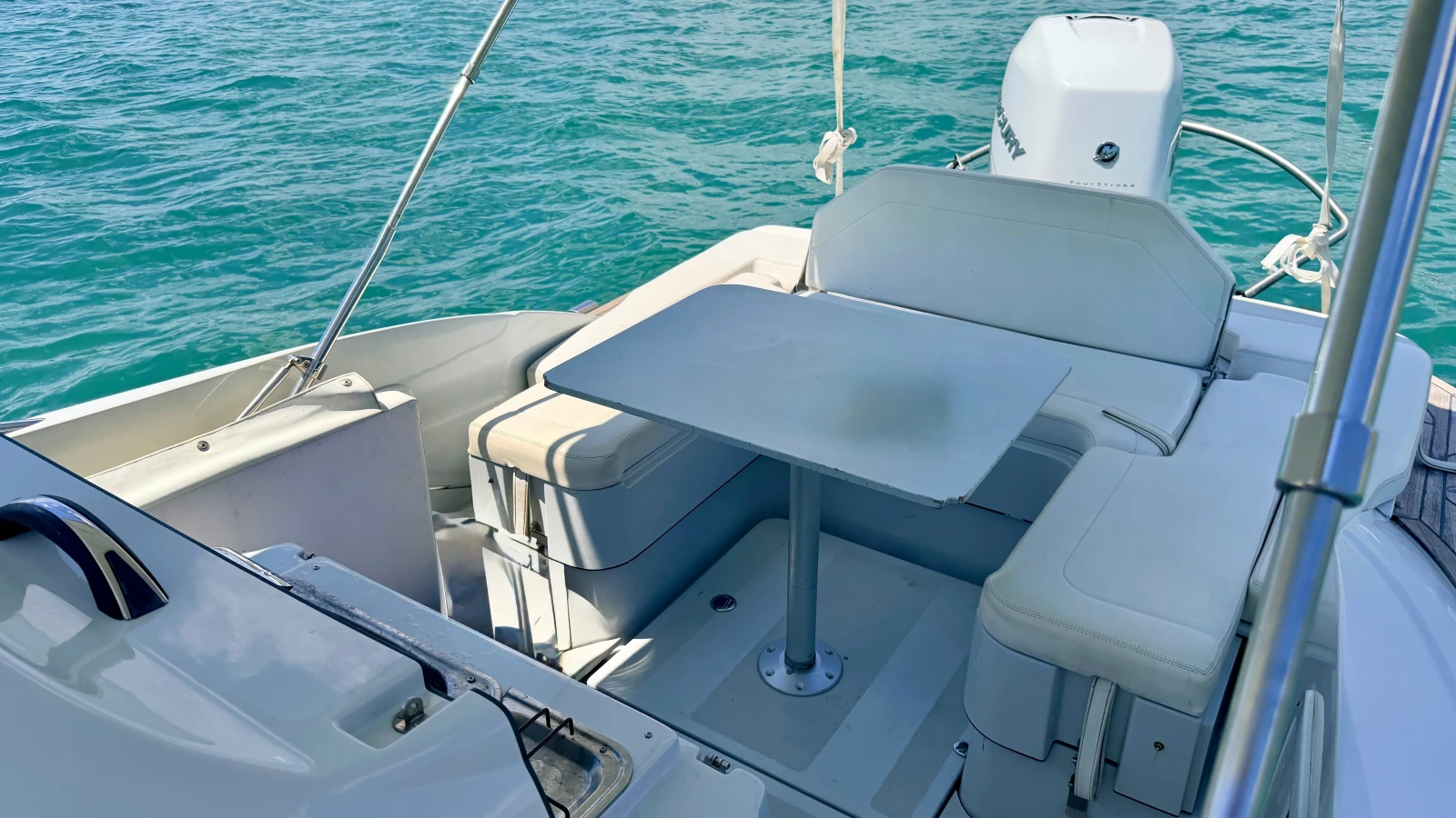 Моторна яхта Clear Liner Libra Open 750, снимка 9 - Воден транспорт - 55973783