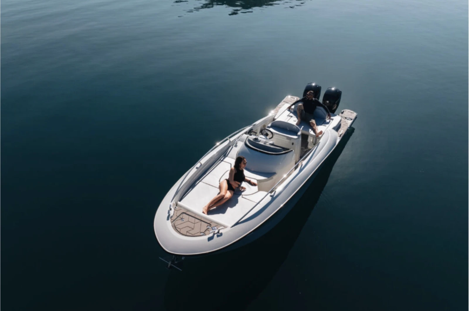 Моторна яхта Clear Liner Libra Open 750