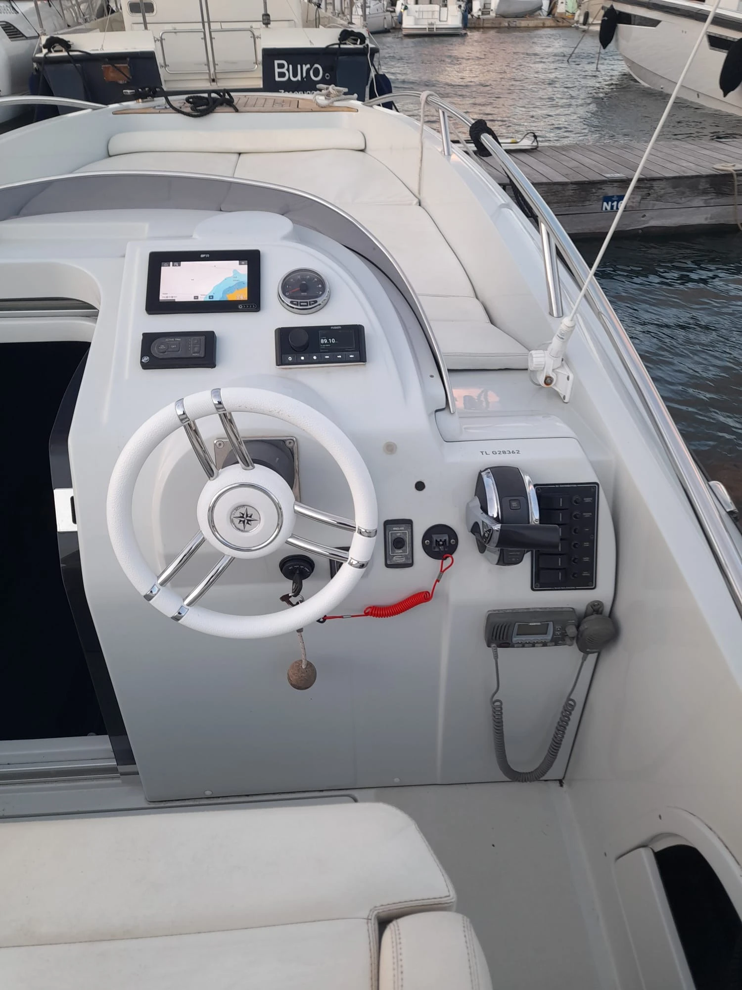 Моторна яхта Clear Liner Libra Open 750, снимка 11 - Воден транспорт - 55270265