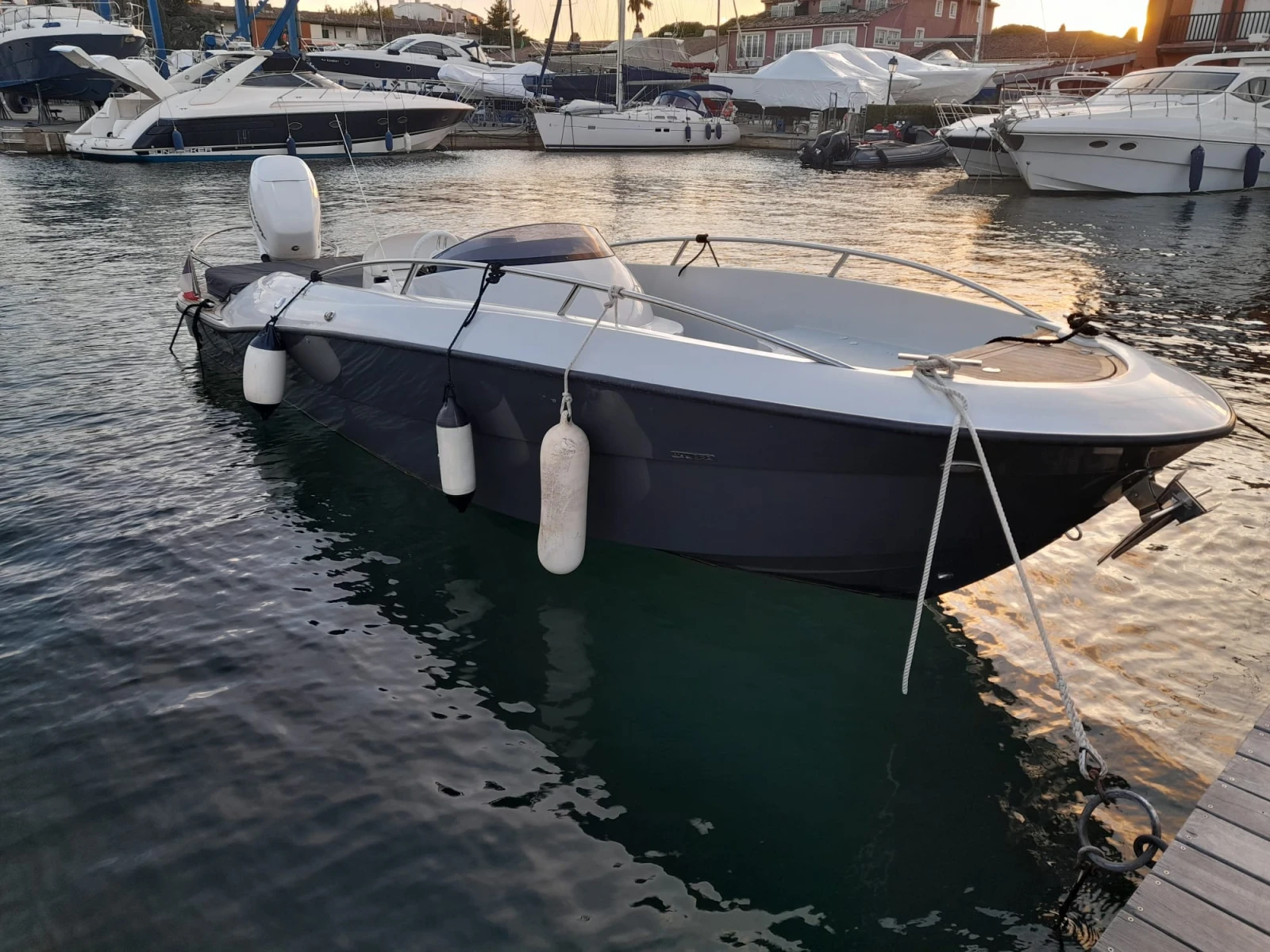Моторна яхта Clear Liner Libra Open 750, снимка 2 - Воден транспорт - 55270265