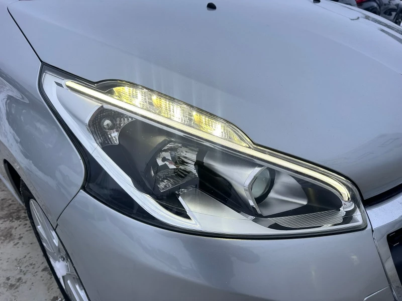 Peugeot 208 1.6D STYLE, снимка 12 - Автомобили и джипове - 48681441