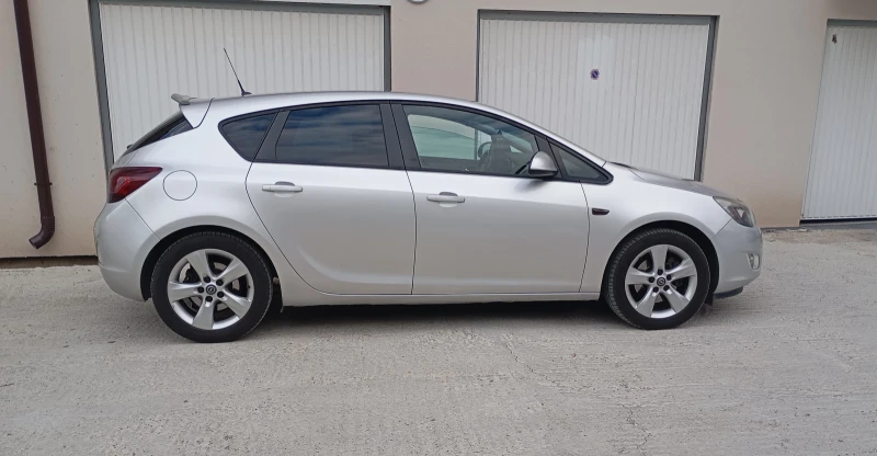 Opel Astra 1.7cdti, снимка 3 - Автомобили и джипове - 51542143