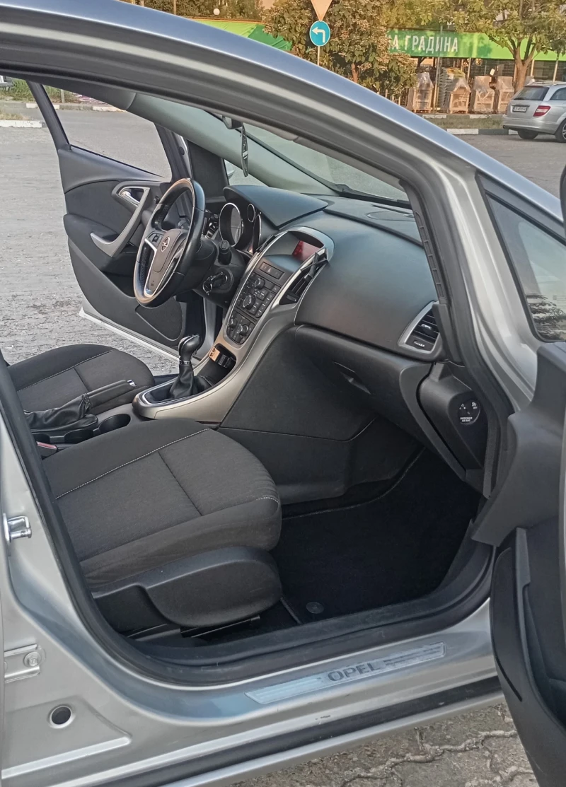 Opel Astra 1.7cdti, снимка 11 - Автомобили и джипове - 51542143
