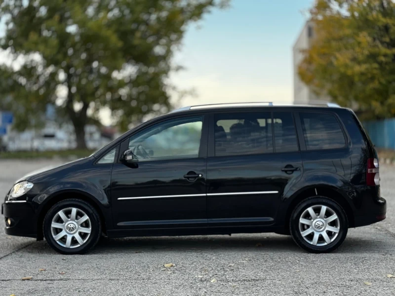 VW Touran 2.0TDI/FACELIFT/7-МЕСТА, снимка 2 - Автомобили и джипове - 52170725