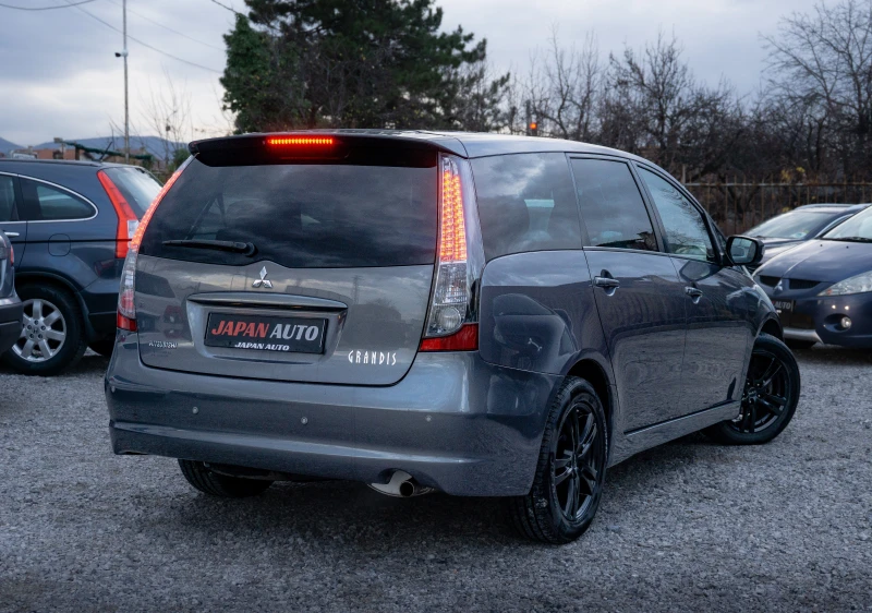 Mitsubishi Grandis 2.4i 165hp Executive! С ГАРАНЦИЯ! , снимка 4 - Автомобили и джипове - 52539376