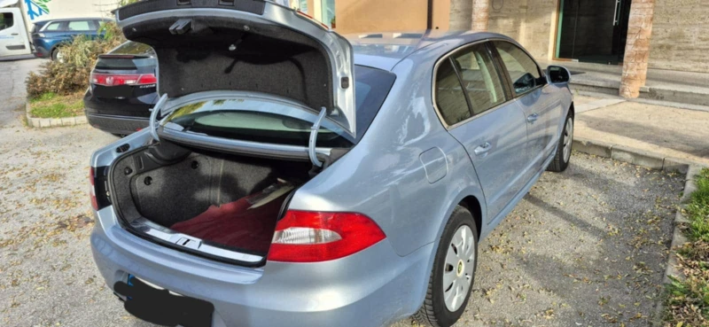 Skoda Superb, снимка 4 - Автомобили и джипове - 52590607