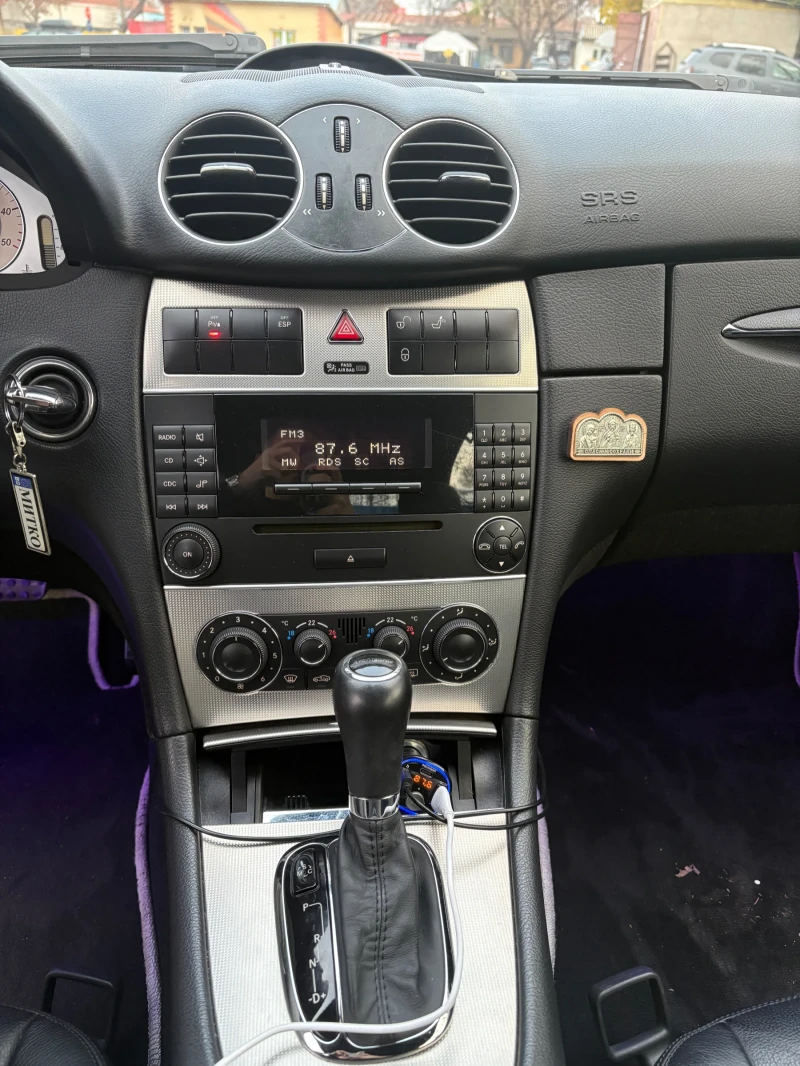 Mercedes-Benz CLK 220 CDI, снимка 11 - Автомобили и джипове - 52640791