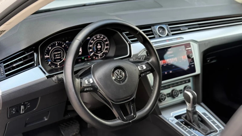 VW Passat 2.0 TDI DSG DIGITAL CAMERA , снимка 9 - Автомобили и джипове - 52663213