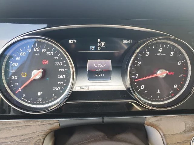 Mercedes-Benz E 300 4MATIC, снимка 10 - Автомобили и джипове - 47956622