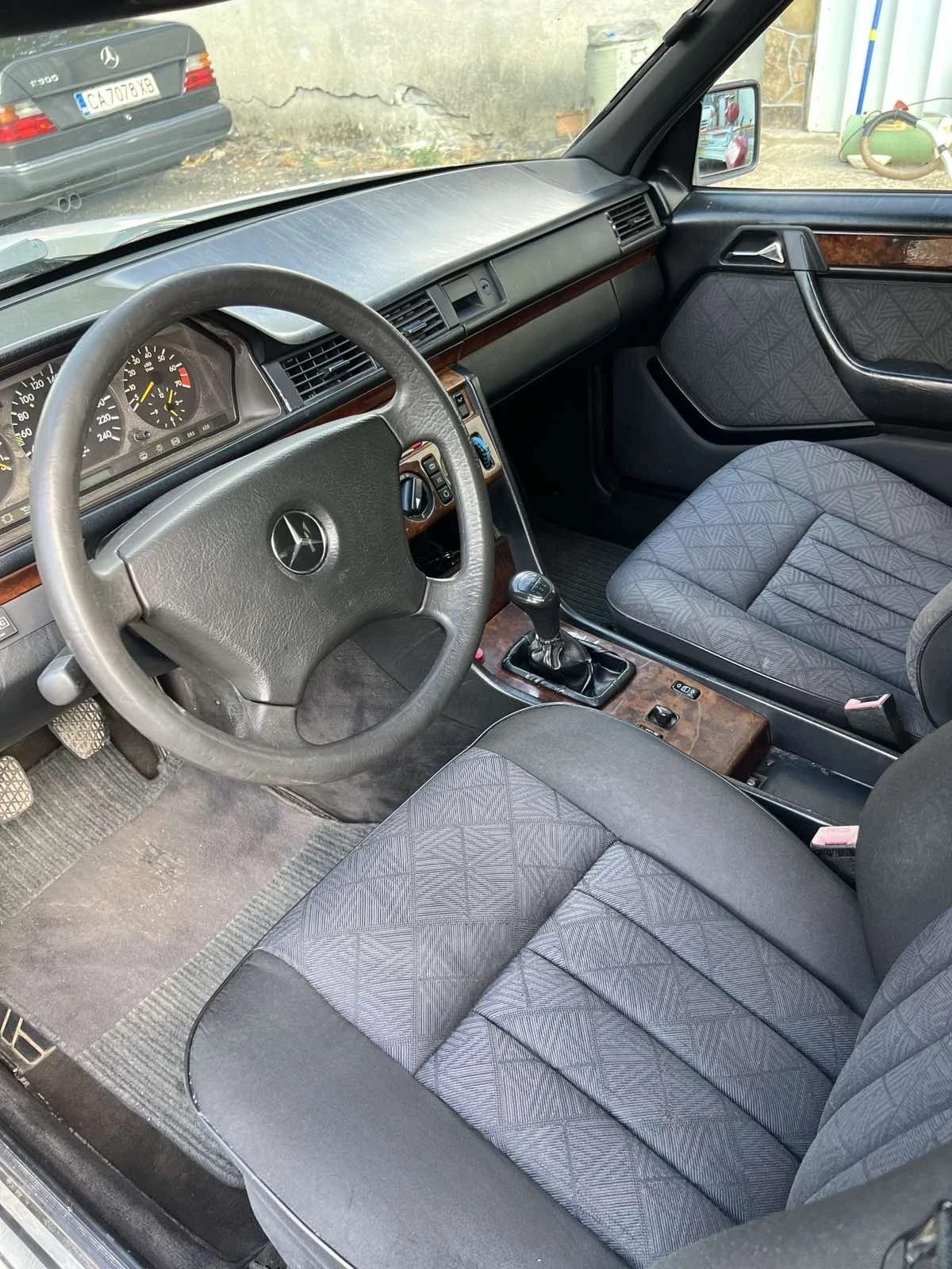 Mercedes-Benz 124 E200 - изображение 3