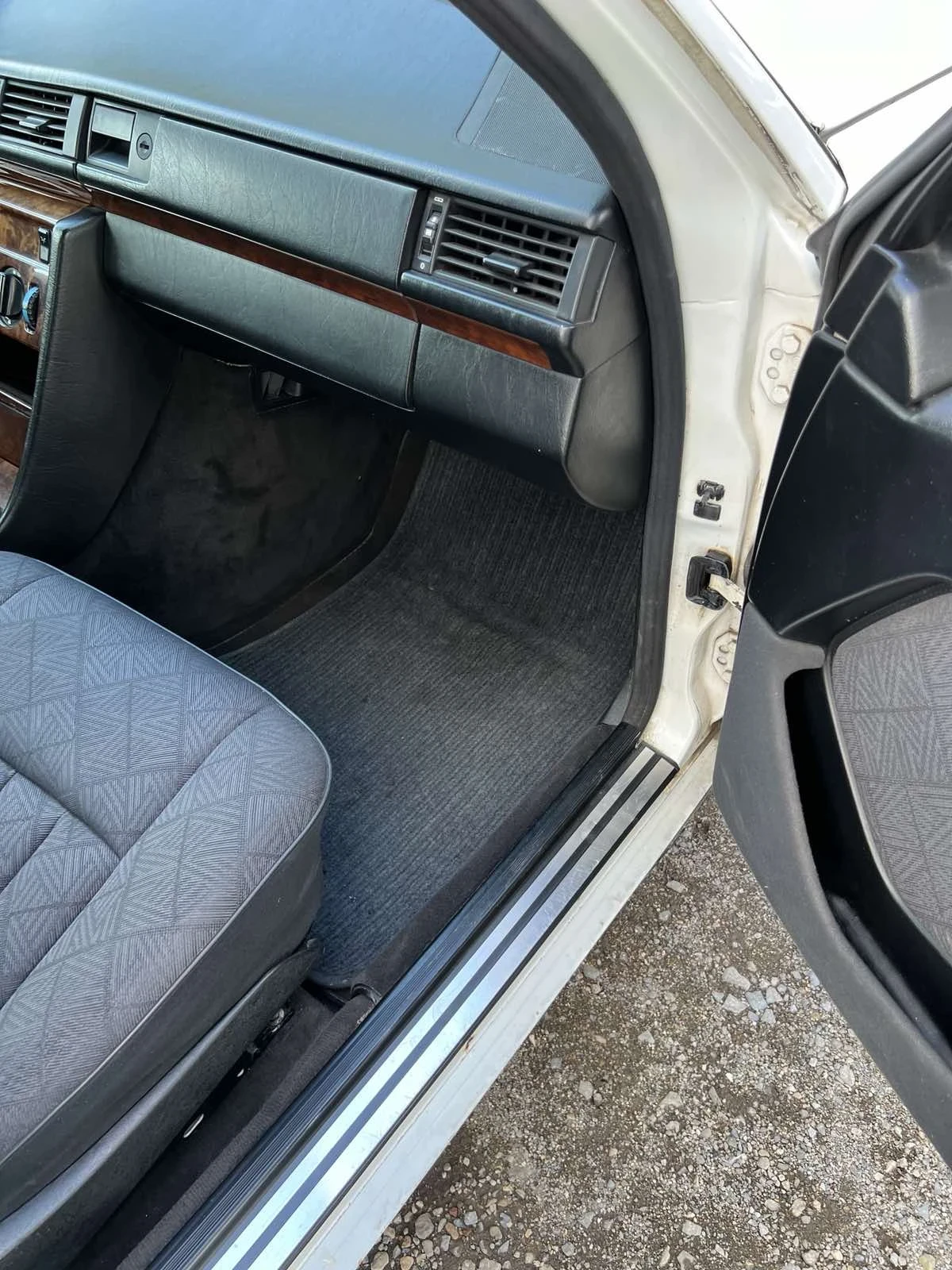Mercedes-Benz 124 E200 - изображение 8