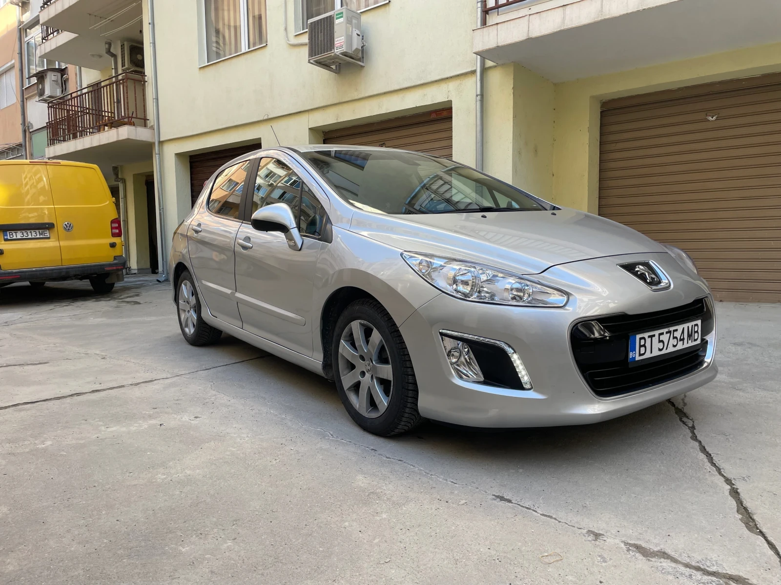 Peugeot 308 1.6 e-HDI 112 к.с. 2012 г. ТОП - изображение 3